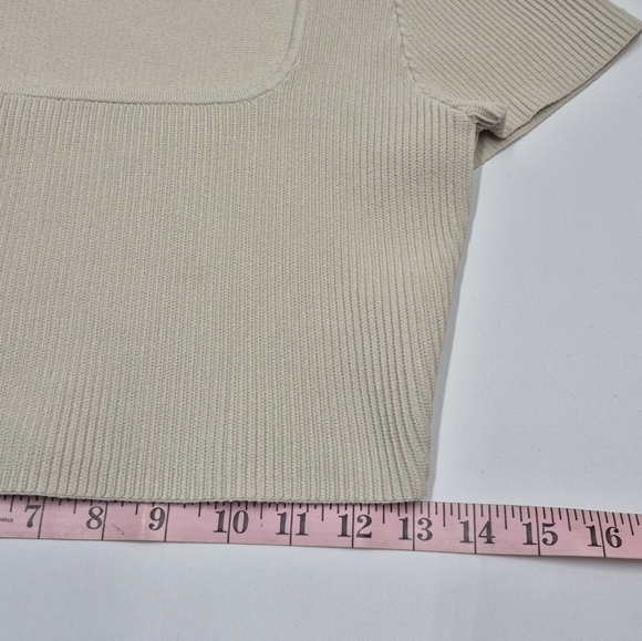 Babaton Short Sleeve  Ribbed Crop Top Women's Size Large Neutral Square Neck - Picture 11 of 13